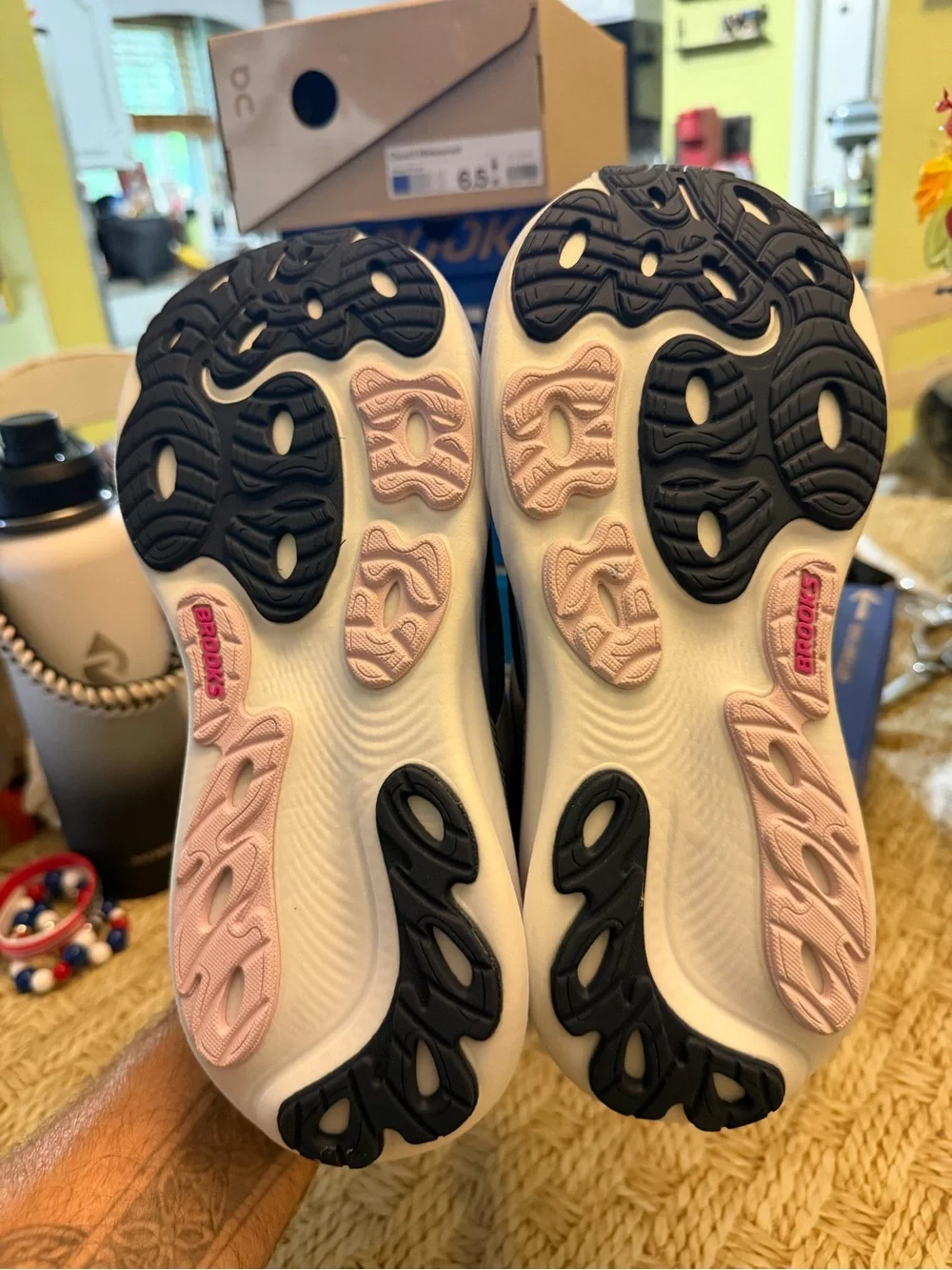 Brooks Women's Adrenaline GTS 25 Spellbound/Blazing Bell/Pink  sz 9 woman new!!